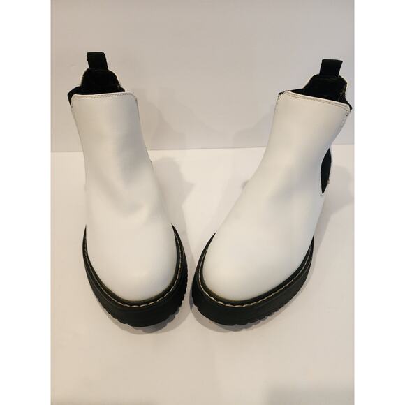 Madden Girl Chelsea Platform Boots White Faux Leather Women’s 7–7.5 - Picture 2 of 10